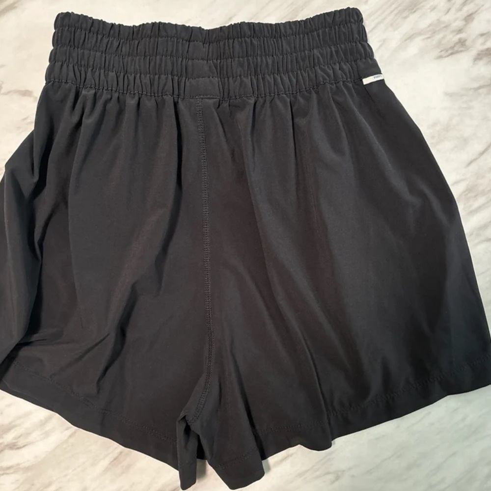 Vuori Black Villa Shorts - XS